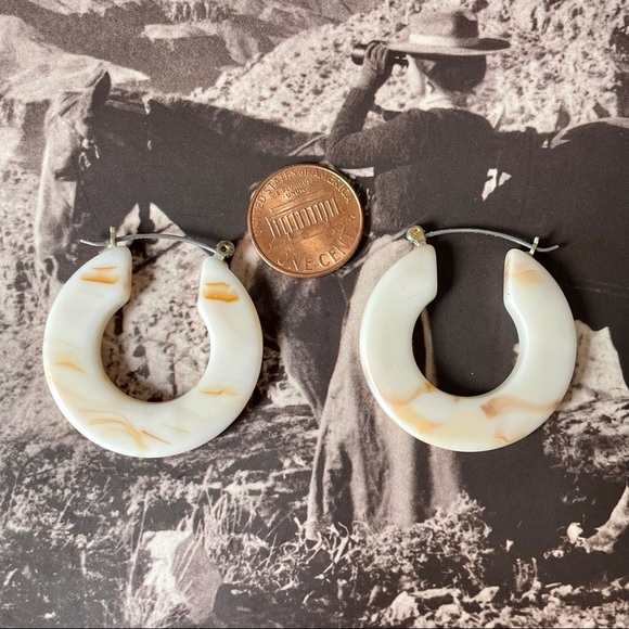 Tortoiseshell Hoops - Picture 3 of 3